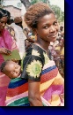 iti ja lapsi Conakryssa Guineassa vuonna 2000.
Copyright: Laura Lartigue, http://www.usaid.gov/gn/
