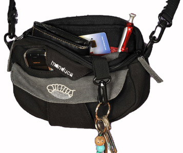 Manduca vy&ouml;laukku l&auml;hikuvassa